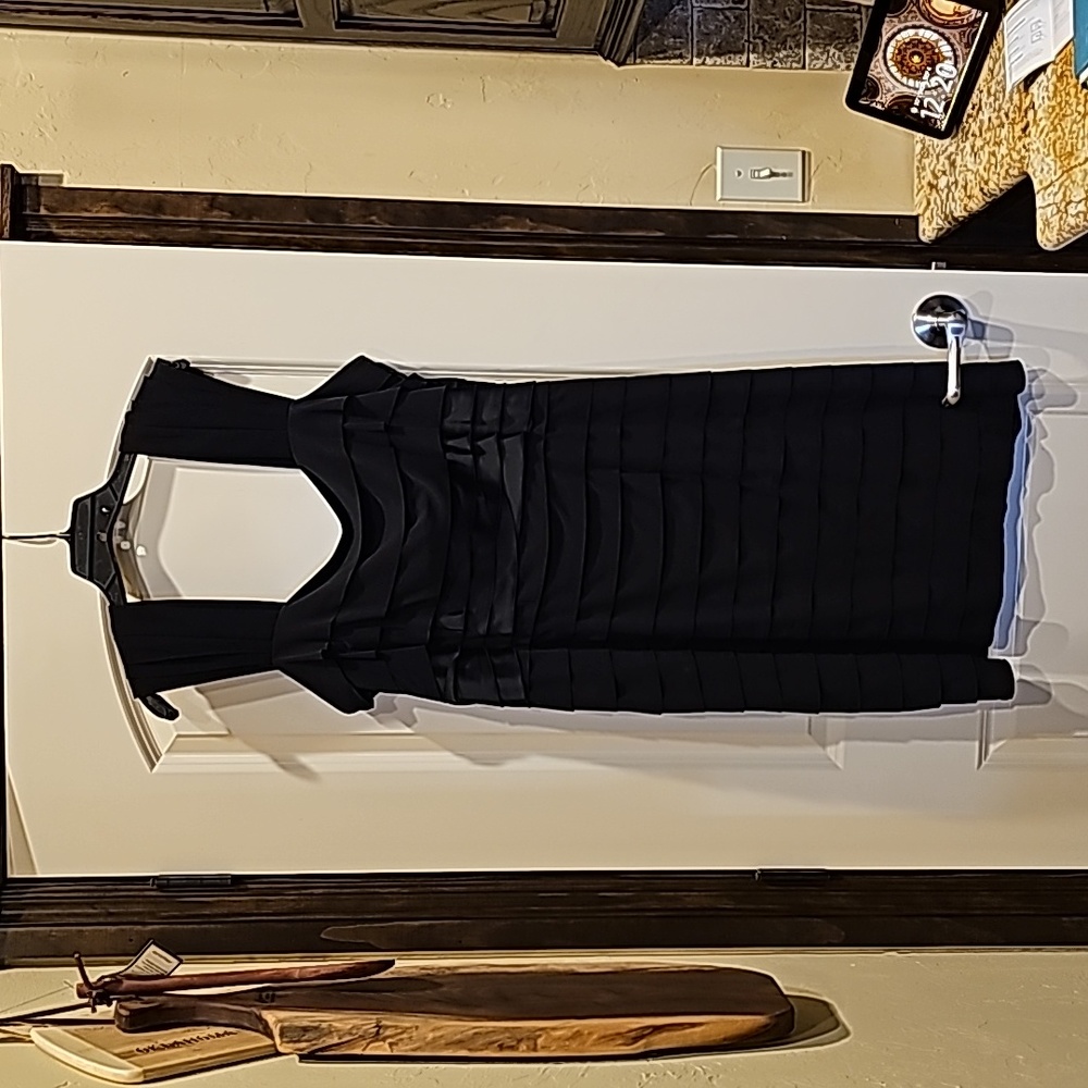 Jones New York sleeveless black dress